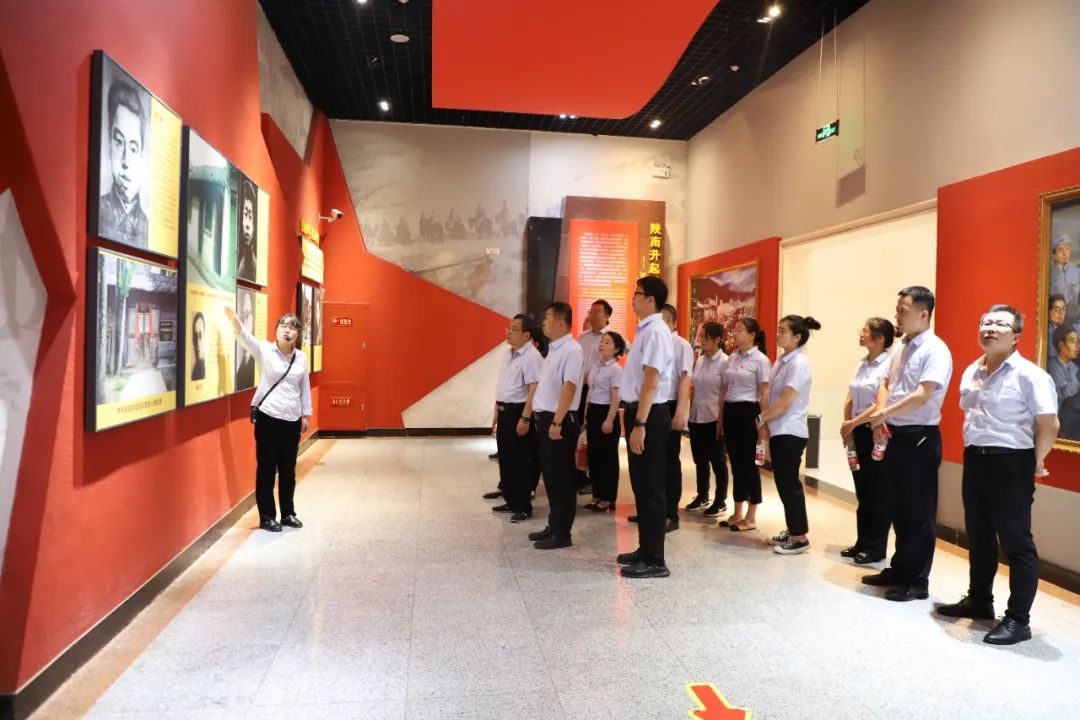創(chuàng)新研究院赴川陜革命根據(jù)地開展迎“七一”暨“以學(xué)鑄魂、以學(xué)增智、以學(xué)正風(fēng)、以學(xué)促干”主題黨日活動