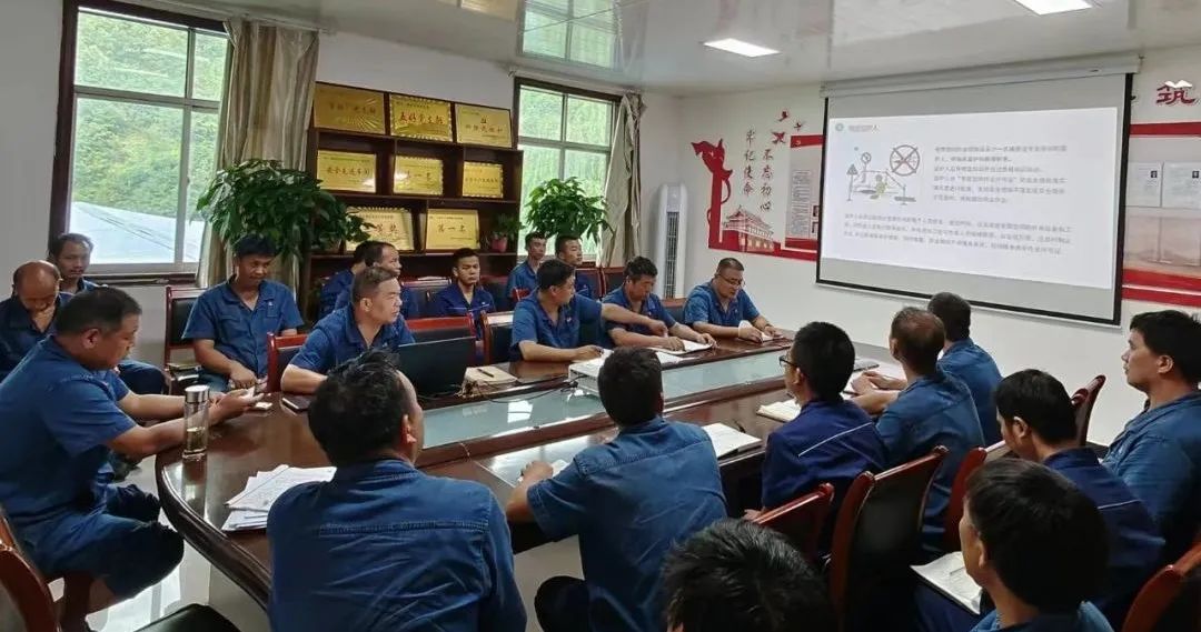 狠抓團(tuán)隊建設(shè),構(gòu)建“全能”班組促安全管理提升 狠抓團(tuán)隊建設(shè),構(gòu)建“全能”班組促安全管理提升
