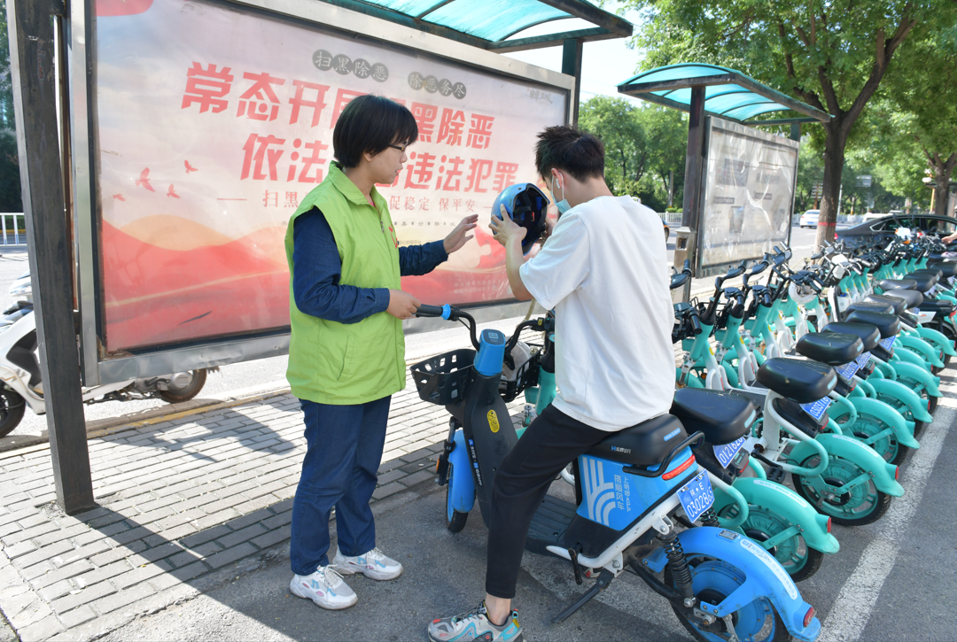 龍鋼公司志愿服務(wù)匯聚“微光”合力競芳菲 龍鋼公司志愿服務(wù)匯聚“微光”合力競芳菲